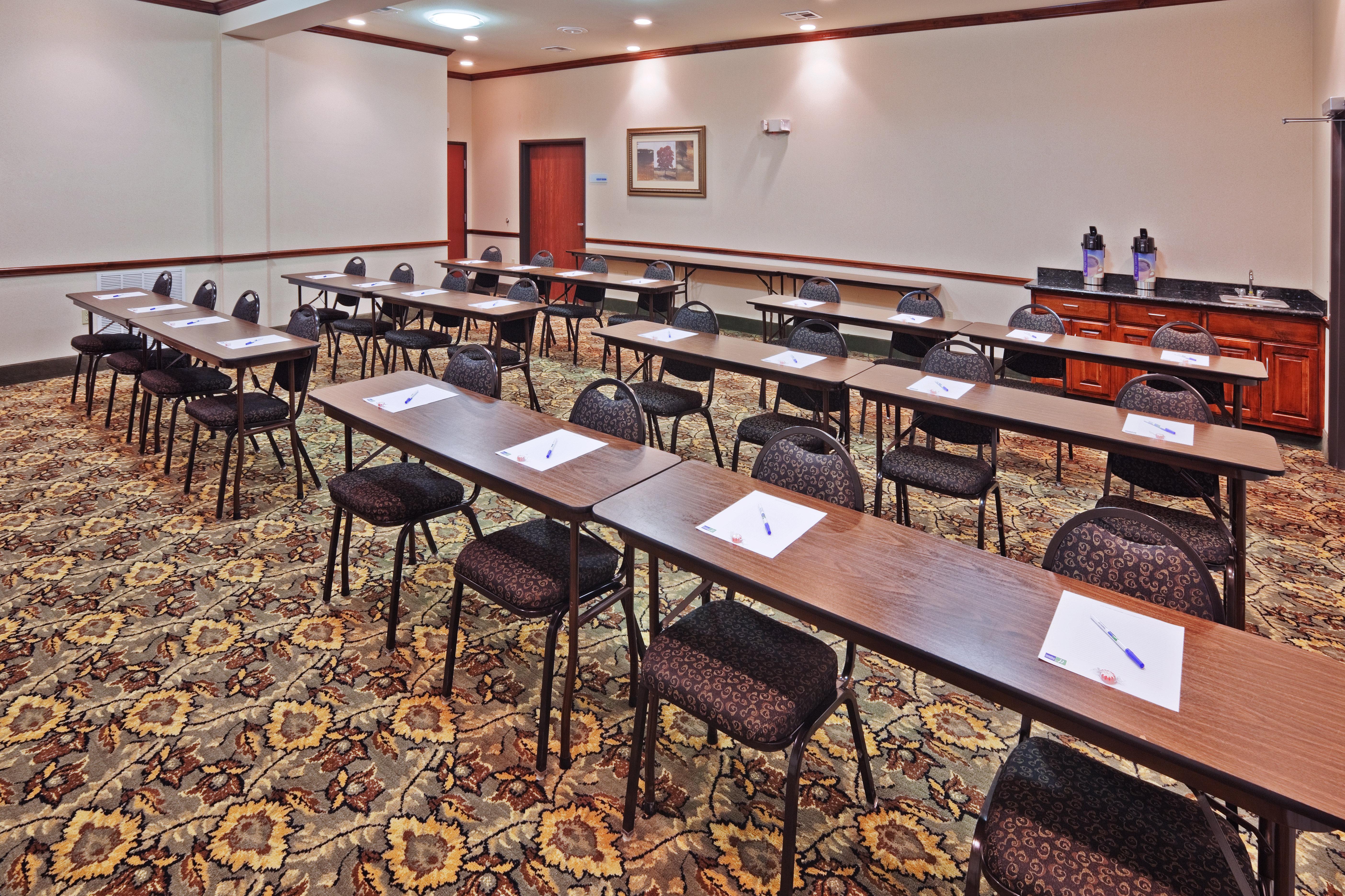 Holiday Inn Express Hotel & Suites Woodward Hwy 270 By Ihg Exterior foto